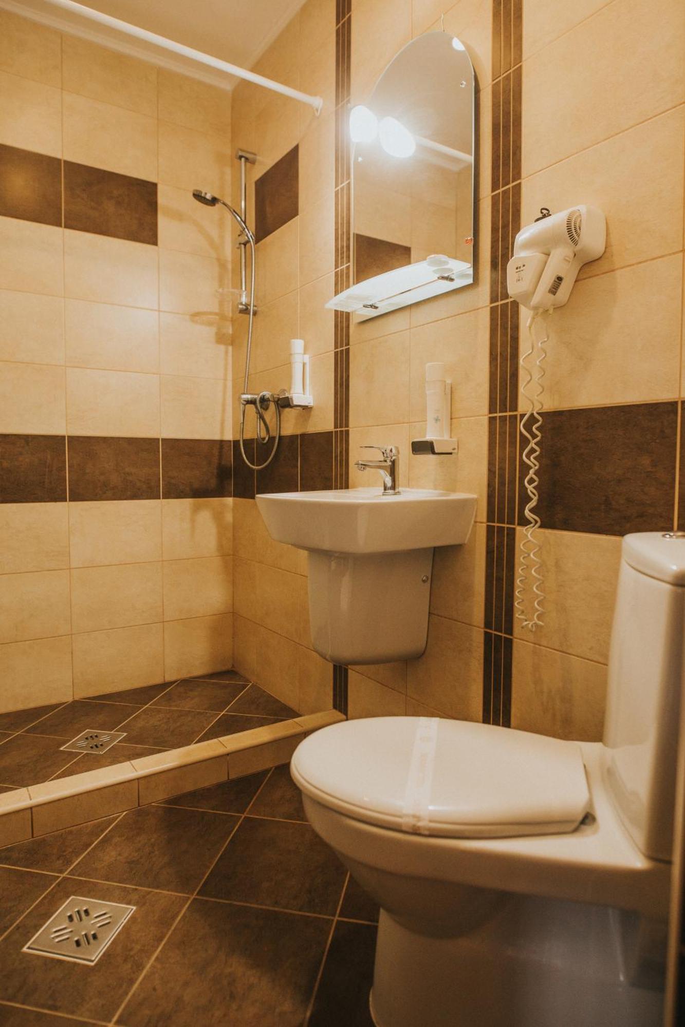 Eremitu Complex Turistic Han Pescaresc מראה חיצוני תמונה